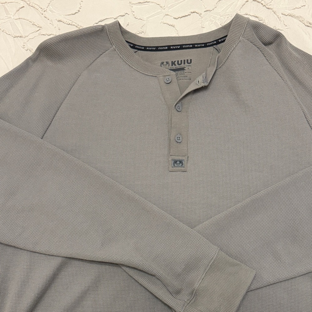 KUIU Men's Long Sleeve Henley in Light Gray